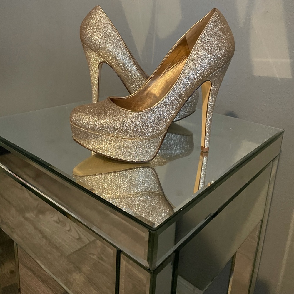 Glitter pumps